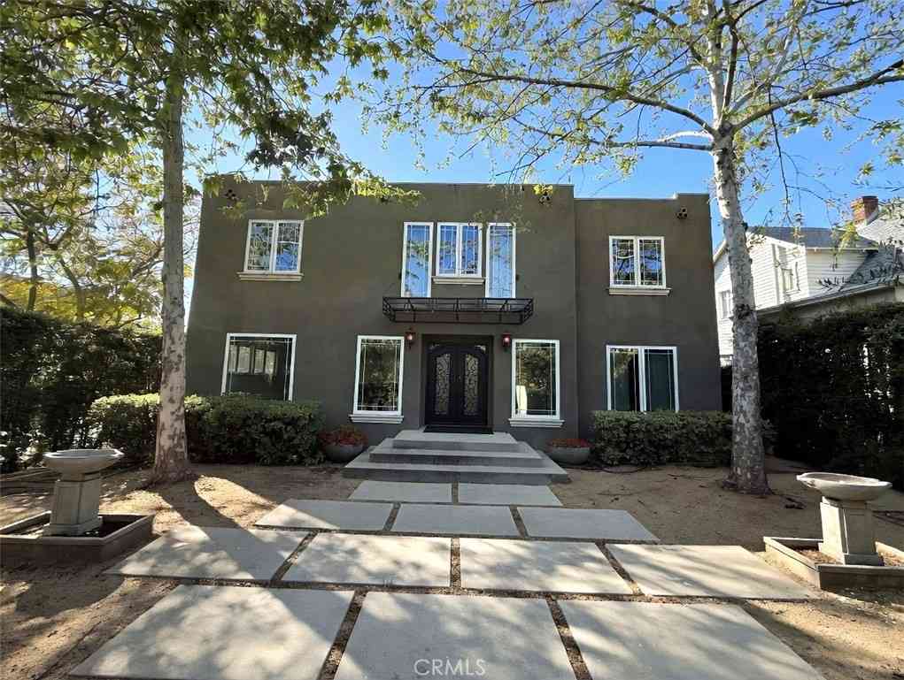 Homes For Sale - 1901 N Catalina<br/> Los Angeles, CA 90027