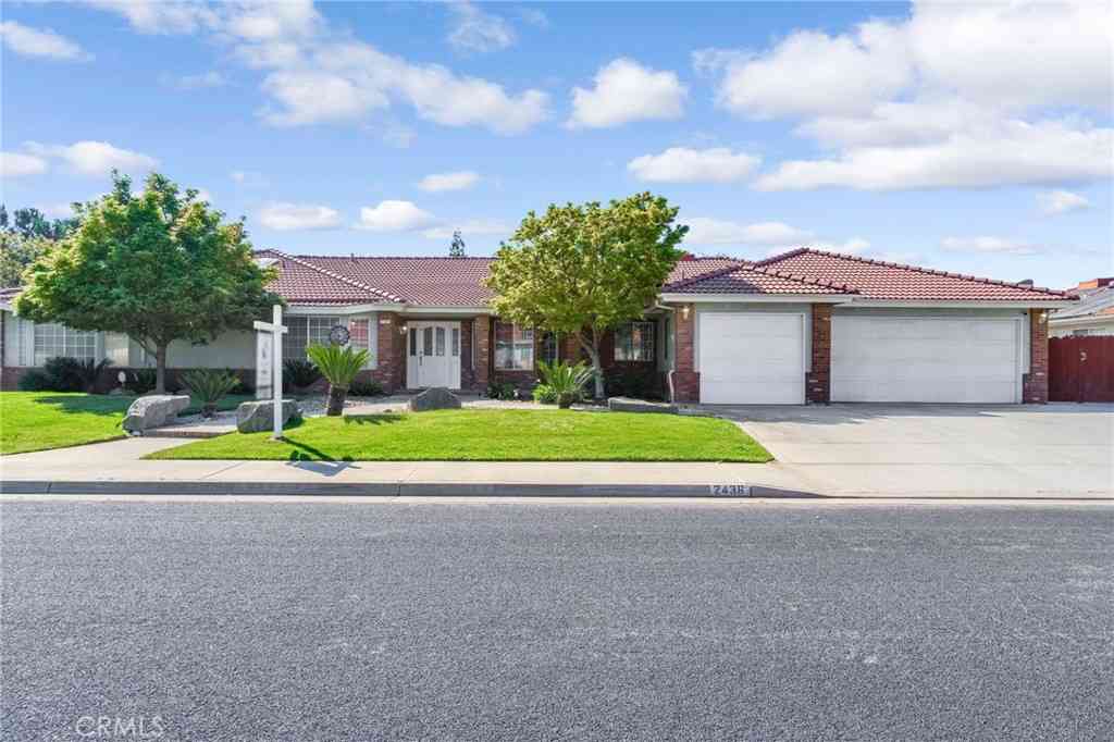 Homes For Sale - 2436 Trevor Court<br/> Madera, CA 93637