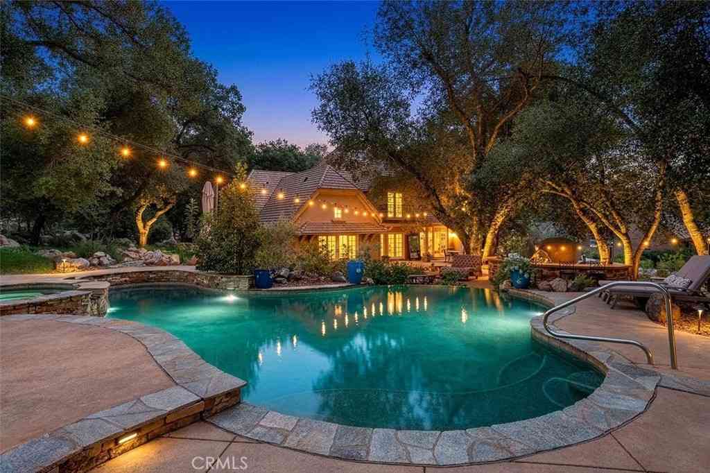 Homes For Sale - 39455 Avenida La Cresta<br/> Murrieta, CA 92562