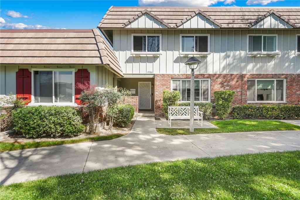 Townhouse For Sale - 4586 Larwin<br/> Cypress, CA 90630