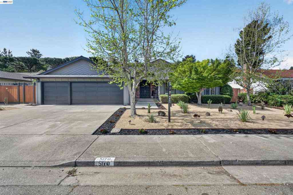Homes For Sale - 5170 Saddle Brook Dr<br/> Oakland, CA 94619