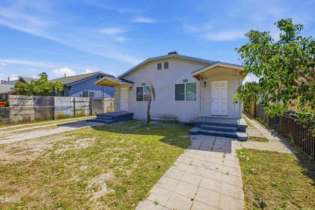Homes For Sale - 1042 W 62nd Street<br/> Los Angeles, CA 90044