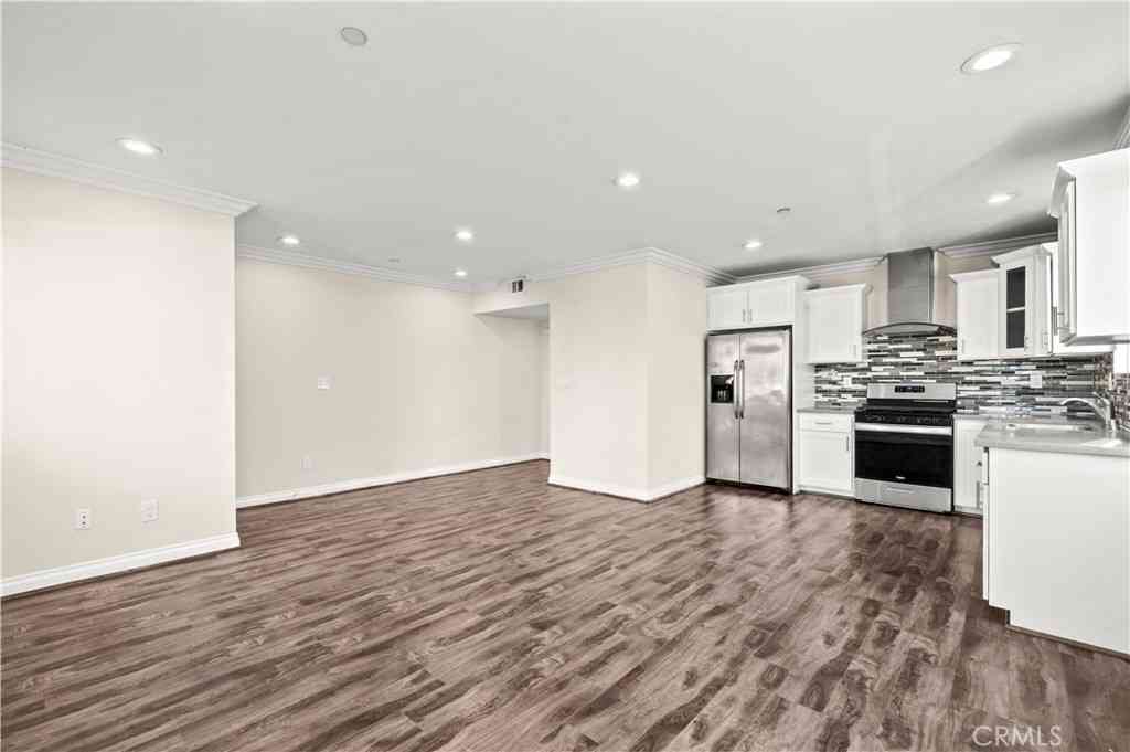 Apartment For Rent - 4812 Saturn Street<br/> Los Angeles, CA 90019