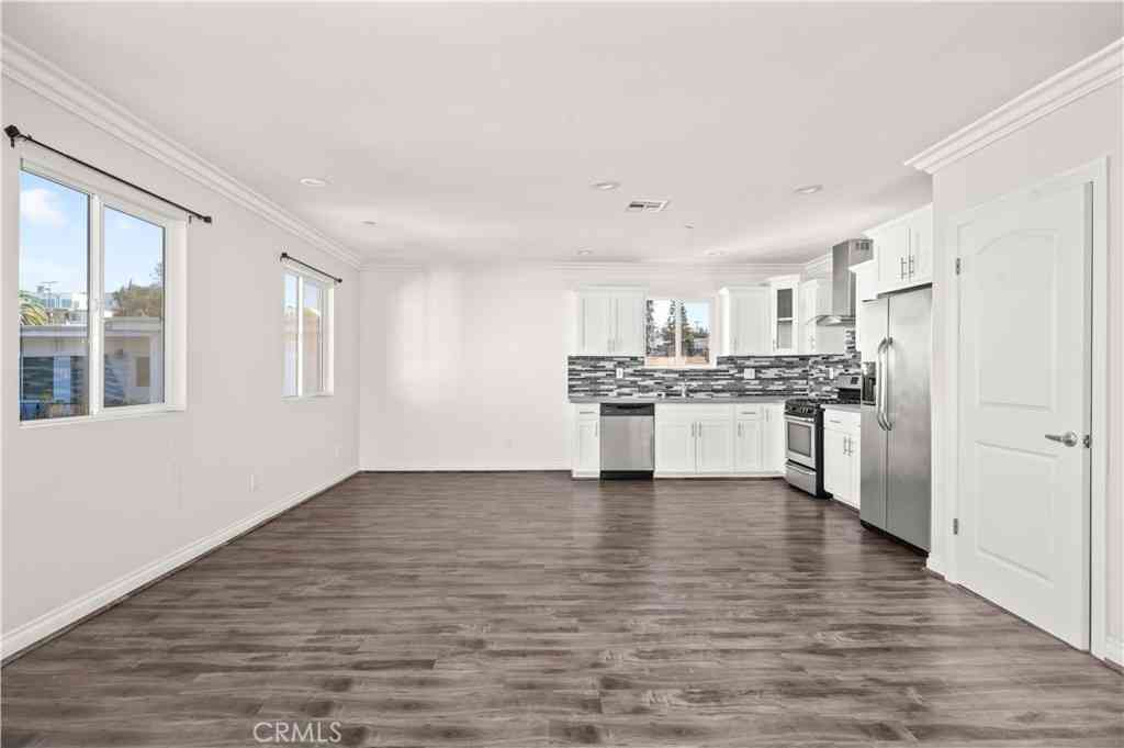 Apartment For Rent - 4814 1/2 Saturn<br/> Los Angeles, CA 90019