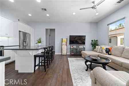 Townhouse For Sale - 114 Borrego<br/> Irvine, CA 92618