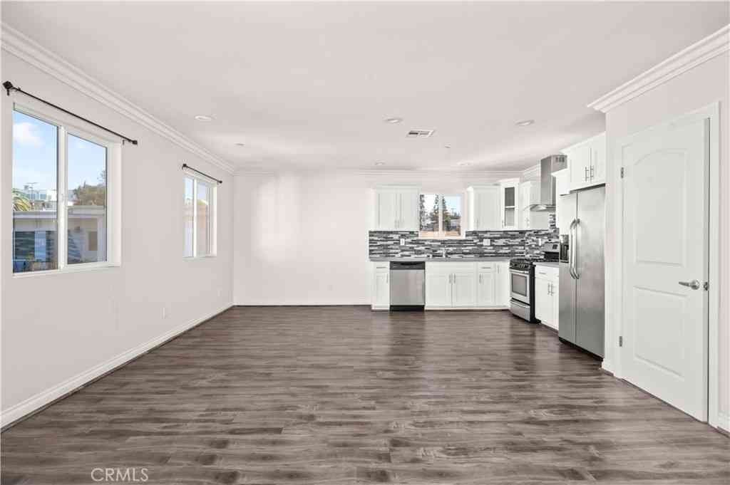 Apartment For Rent - 4818 1/2 Saturn<br/> Los Angeles, CA 90019