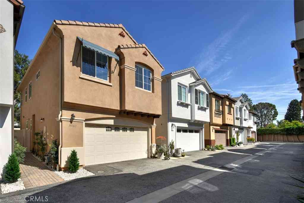 Homes For Sale - 15163 W Rachel<br/> San Fernando, CA 91345