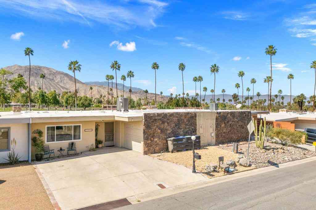 Homes For Sale - 46285 Burroweed Lane<br/> Palm Desert, CA 92260