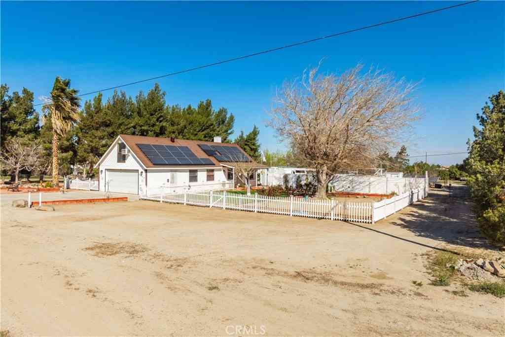 Homes For Sale - 5849 East Avenue T8<br/> Palmdale, CA 93552