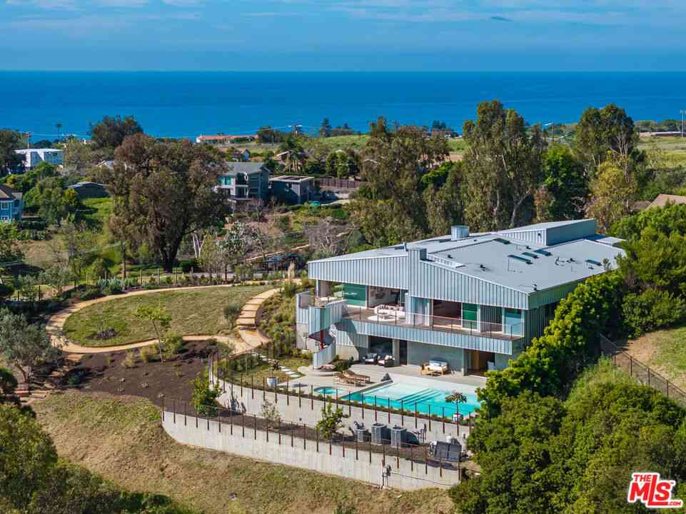 Homes For Sale - 5932 Busch Drive<br/> Malibu, CA 90265