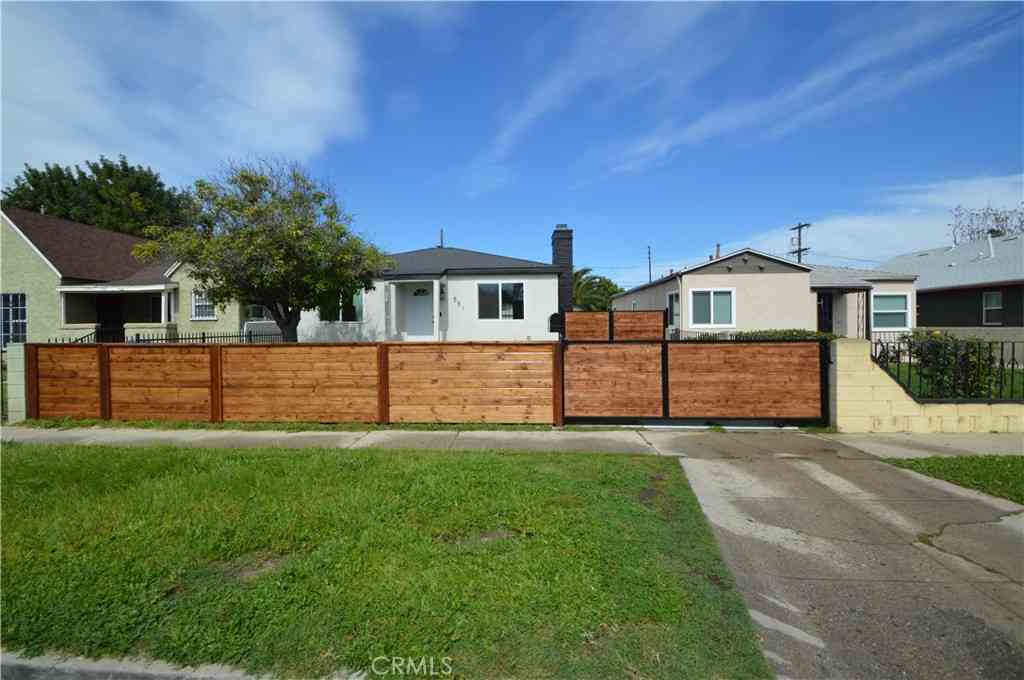 Homes For Sale - 551 W 101 Street<br/> Los Angeles, CA 90044