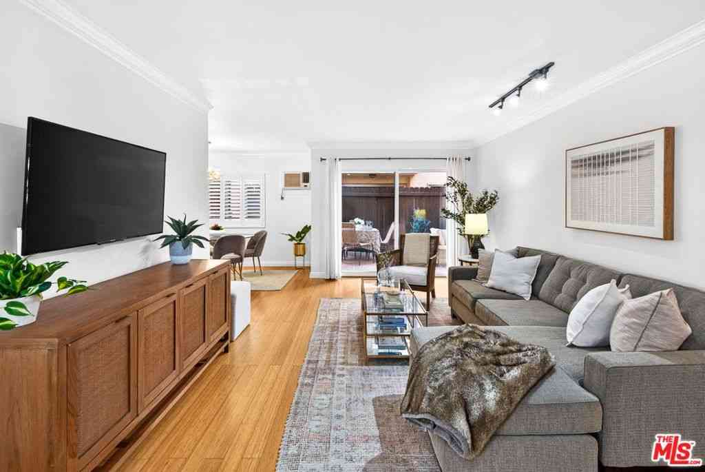 Condo For Sale - 1154 S Barrington Avenue #114<br/> Los Angeles, CA 90049