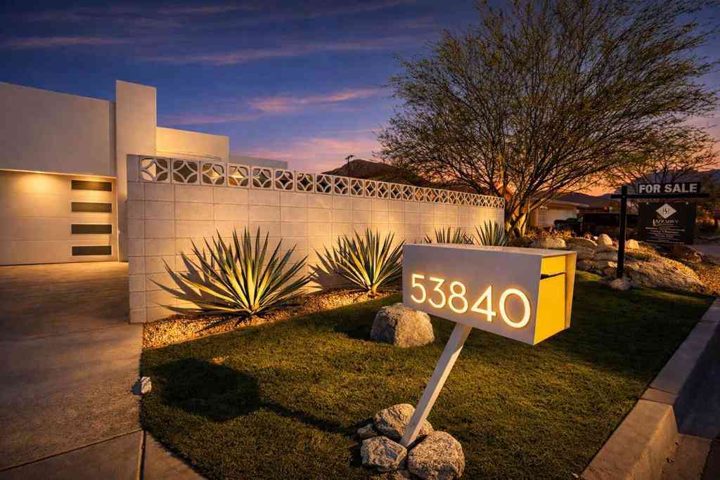 Homes For Sale - 53840 Avenida Carranza<br/> La Quinta, CA 92253