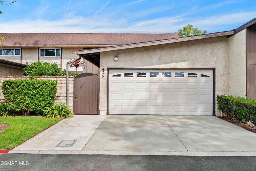 Townhouse For Sale - 425 Baja Court<br/> Camarillo, CA 93010