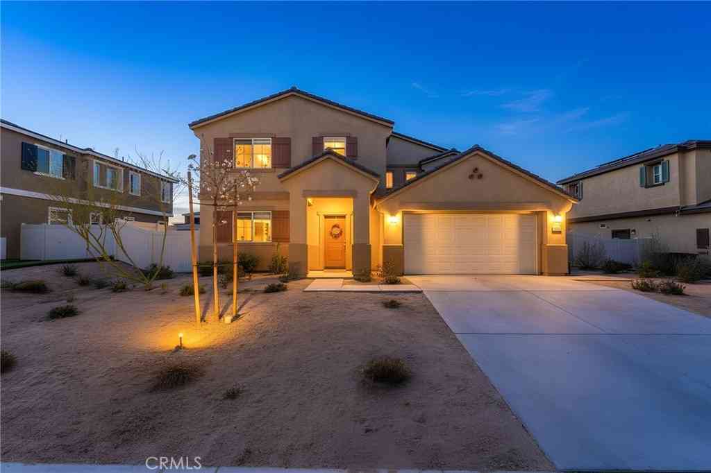 Homes For Sale - 38235 Etienne<br/> Palmdale, CA 93552