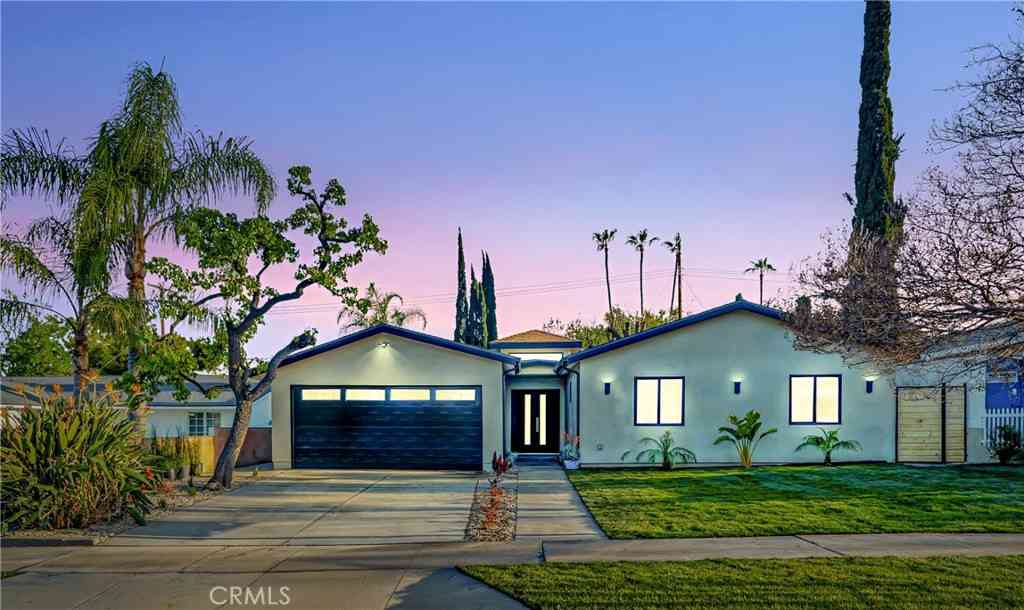Homes For Sale - 24250 Friar Street<br/> Woodland Hills, CA 91367