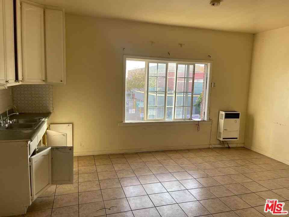 Apartment For Rent - 1005 W 46th Avenue #4<br/> Los Angeles, CA 90037
