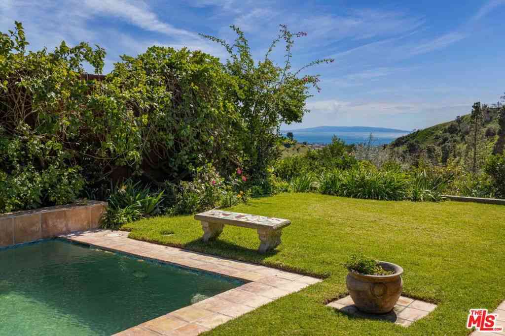 Homes For Rent - 1336 Bienveneda Avenue<br/> Pacific Palisades, CA 90272