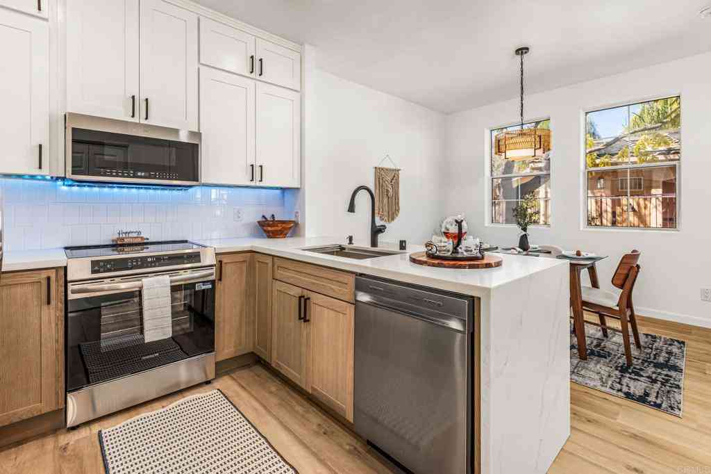Condo For Sale - 18660 Caminito Cantilena #259<br/> San Diego, CA 92128