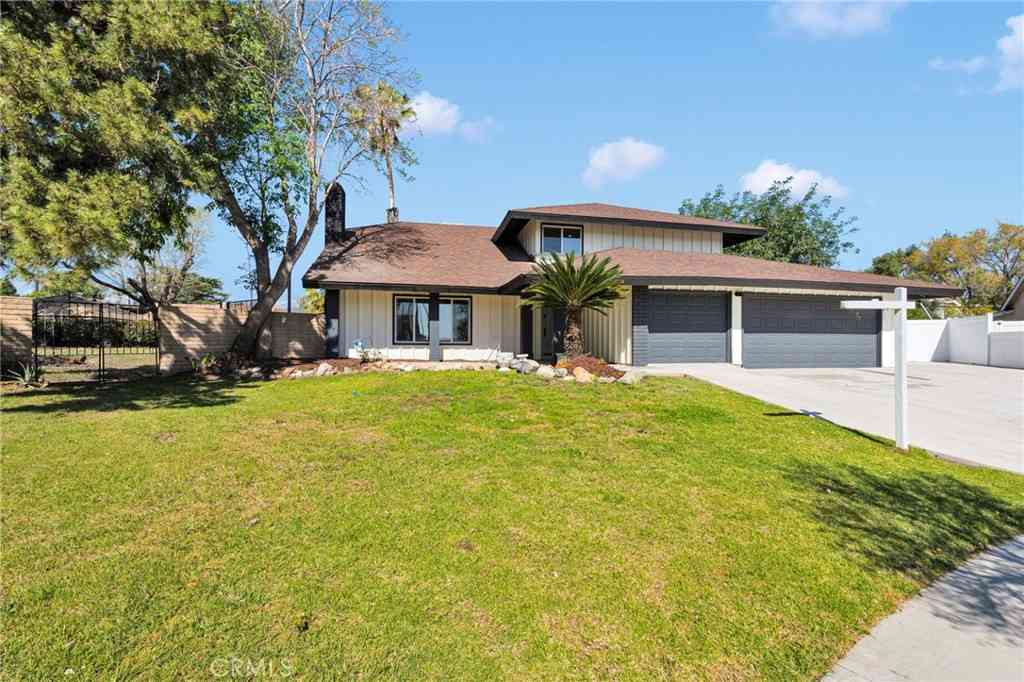 Homes For Sale - 6001 Koa<br/> Rialto, CA 92377