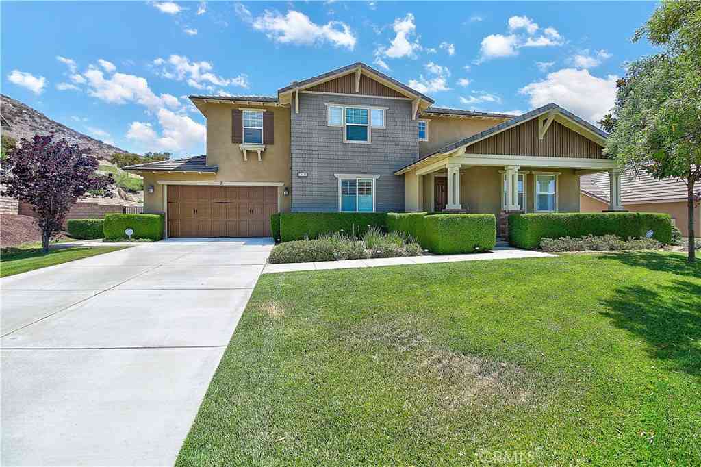 Homes For Sale - 13033 Ridge Route Road<br/> Riverside, CA 92503