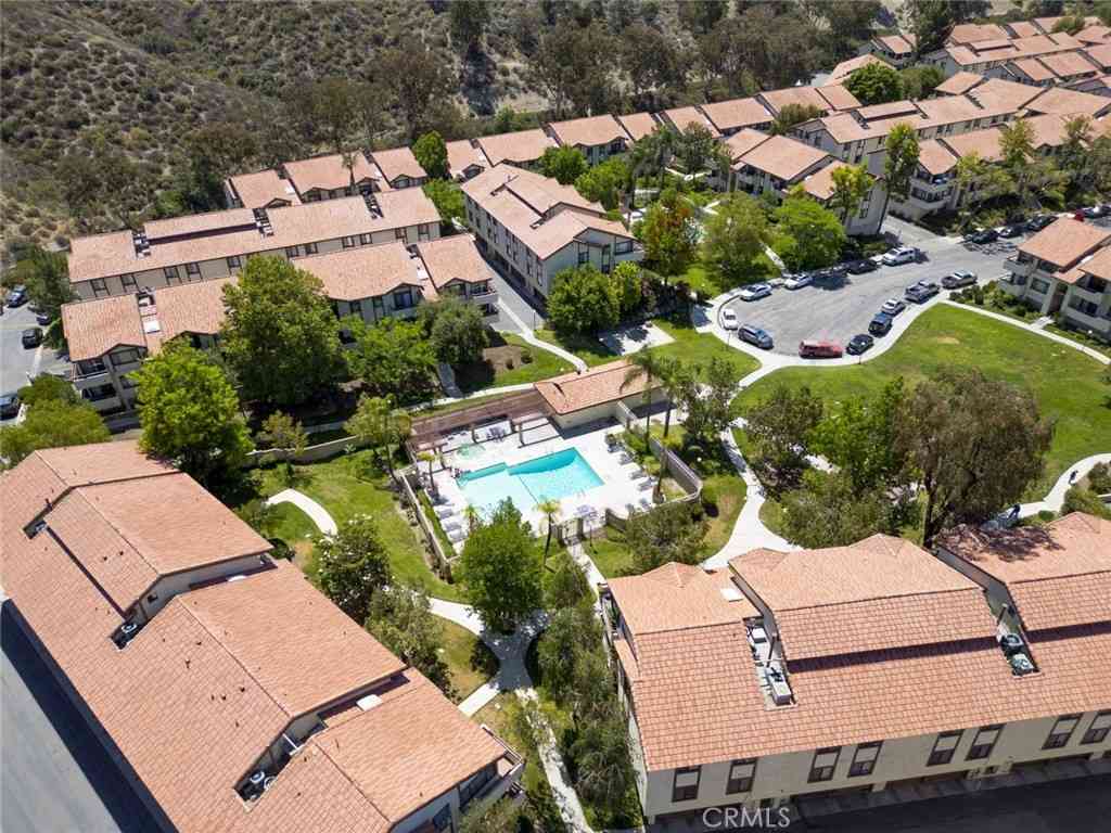 Condo For Sale - 28031 Sarabande Lane #128<br/> Canyon Country, CA 91387