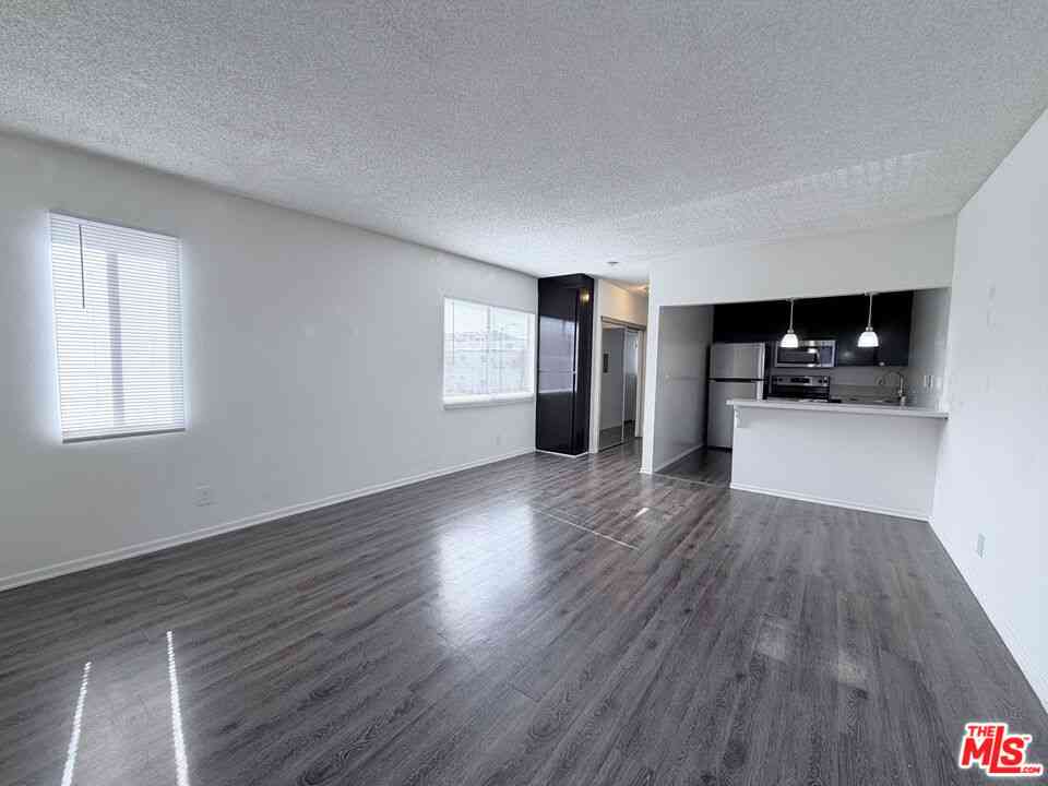 Condo For Rent - 1137 W 36th Place #1<br/> Los Angeles, CA 90007