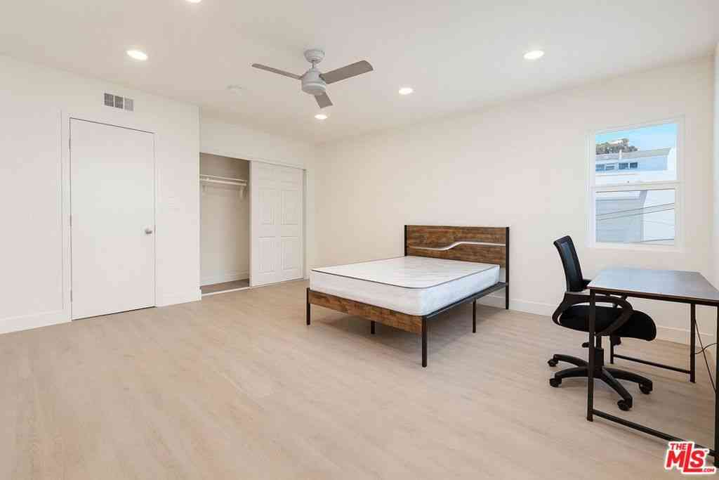 Condo For Rent - 1189 W 36th Place #2<br/> Los Angeles, CA 90007