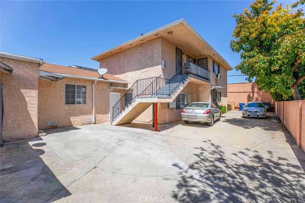 Condo For Rent - 14319 Tiara Street #2<br/> Van Nuys, CA 91401