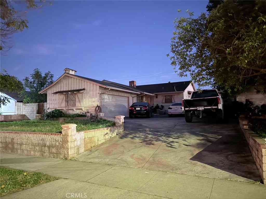 Homes For Sale - 1068 W 10th<br/> Corona, CA 92882