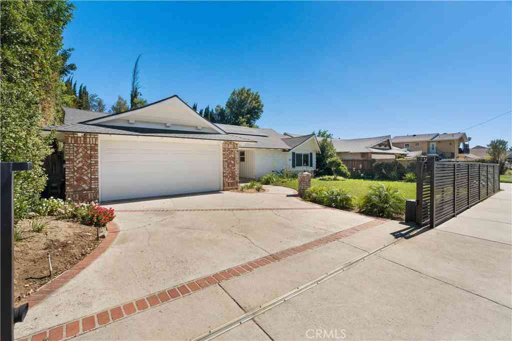 Homes For Sale - 7916 Mason Avenue<br/> Winnetka, CA 91306