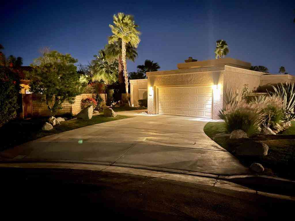 Homes For Sale - 112 Chelsea Circle<br/> Palm Desert, CA 92260