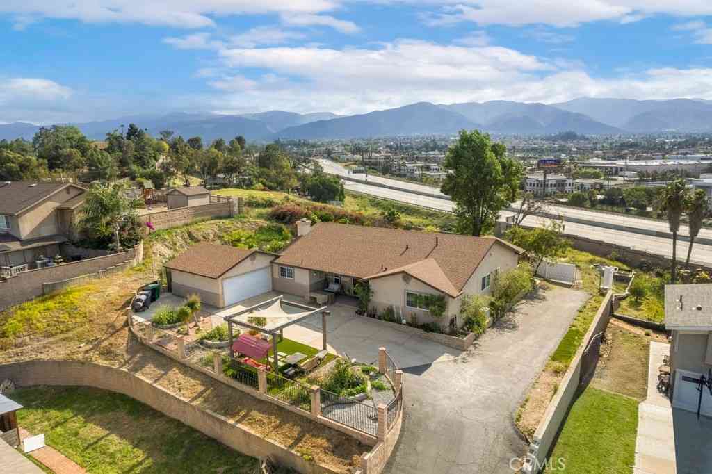 Homes For Sale - 7233 Bel Air Street<br/> Corona, CA 92881