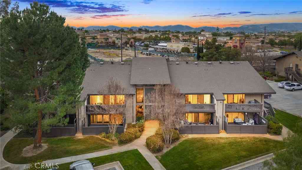 Condo For Sale - 28661 Via Las Flores #304<br/> Murrieta, CA 92563