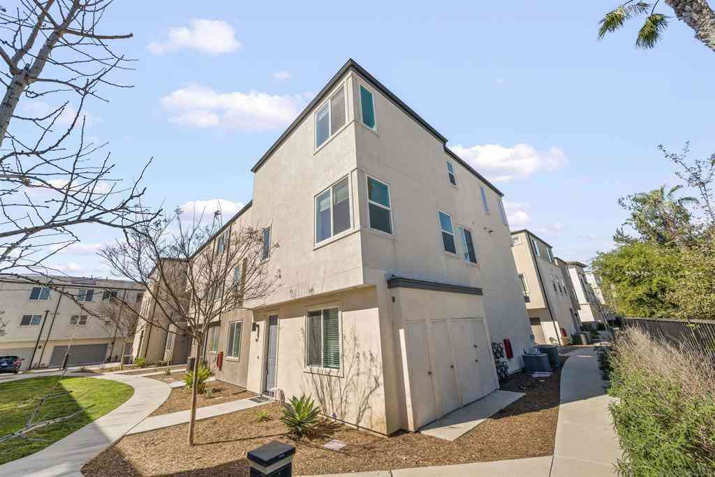 Townhouse For Sale - 5407 Sand Arch Lane #206<br/> San Diego, CA 92154