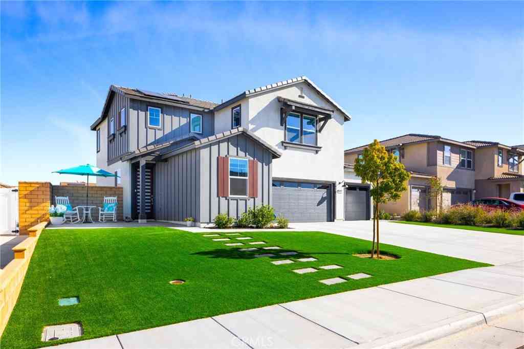 Homes For Sale - 30830 White Pines Drive<br/> Menifee, CA 92584