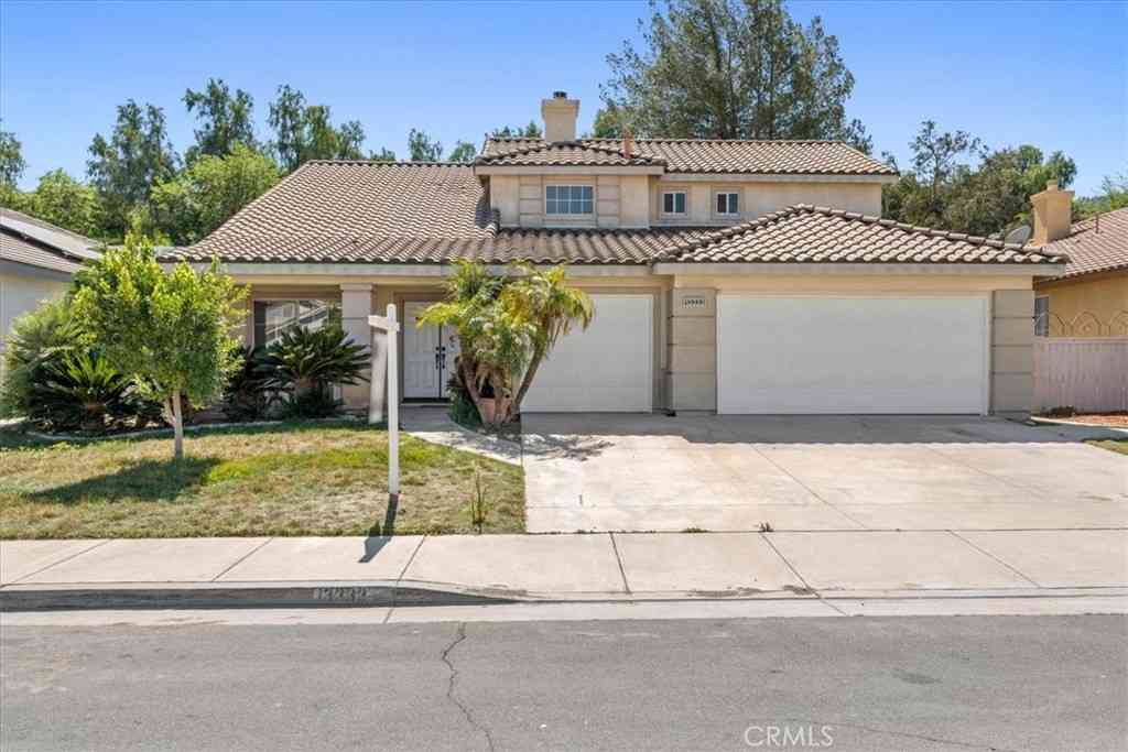 Homes For Sale - 13333 Goldenhorn Drive<br/> Corona, CA 92570