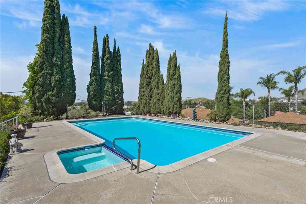 Homes For Sale - 1951 Valley View Avenue<br/> Norco, CA 92860