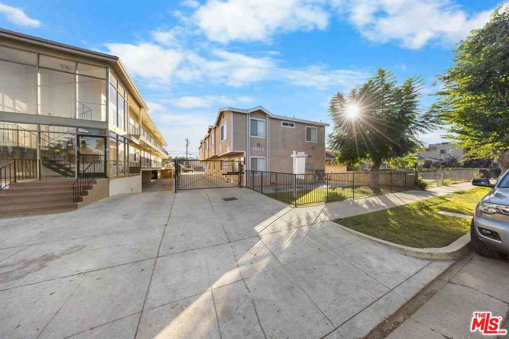 Condo For Rent - 14112 Delano Street #UNIT 2<br/> Van Nuys, CA 91401