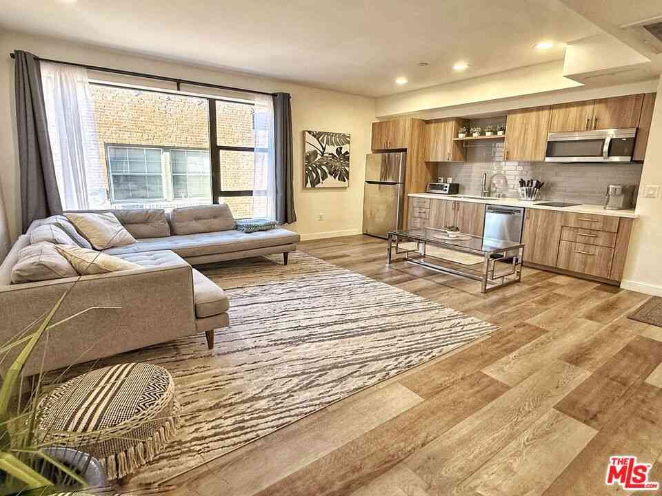 Condo For Rent - 723 S St Andrews Place #312<br/> Los Angeles, CA 90005