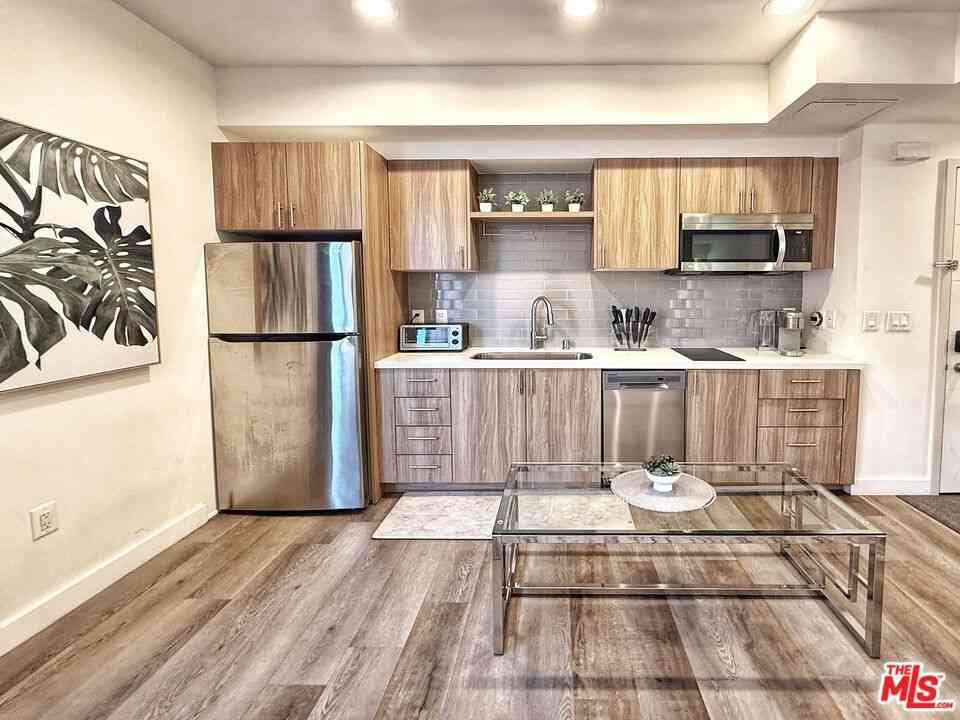 Condo For Rent - 723 S St Andrews Place #507<br/> Los Angeles, CA 90005