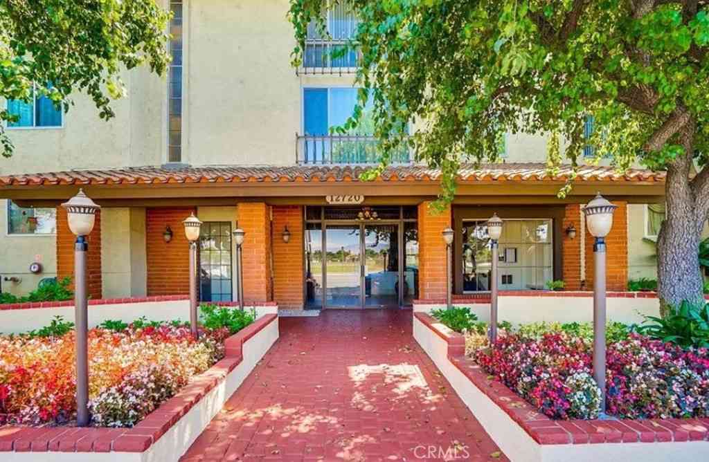 Condo For Sale - 12720 Burbank #114<br/> Valley Village, CA 91607