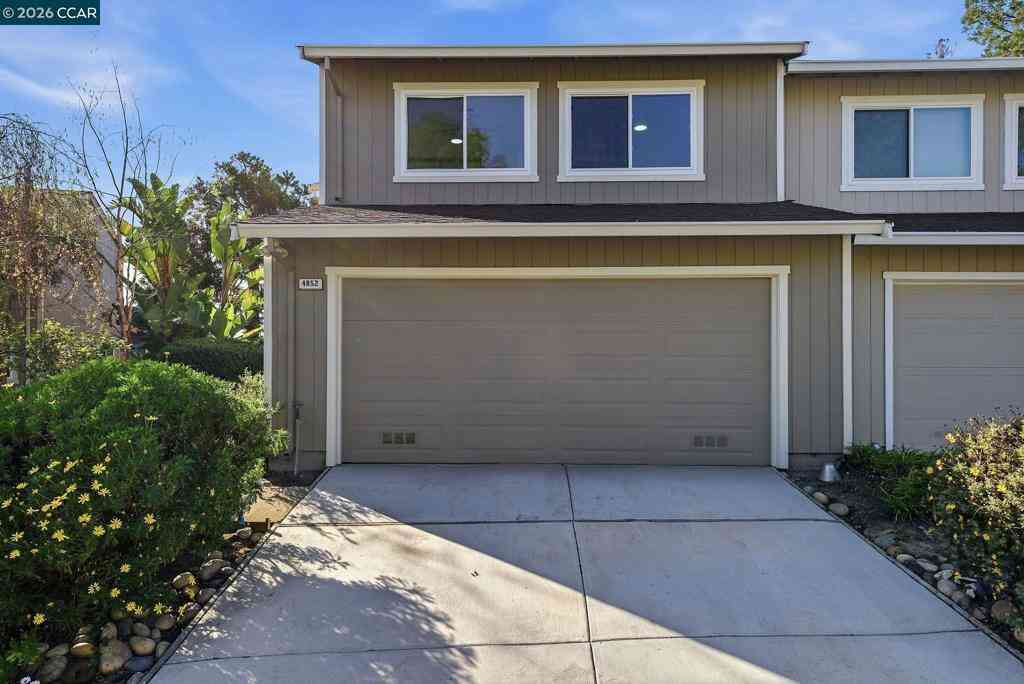 Townhouse For Sale - 4852 Starflower Dr<br/> Martinez, CA 94553