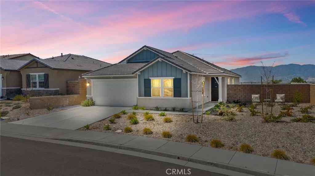 Homes For Sale - 45123 Quicksilver<br/> Lake Elsinore, CA 92532