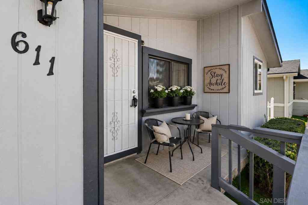 Mobile Home For Sale - 611 Via Santa Paulo<br/> Vista, CA 92081