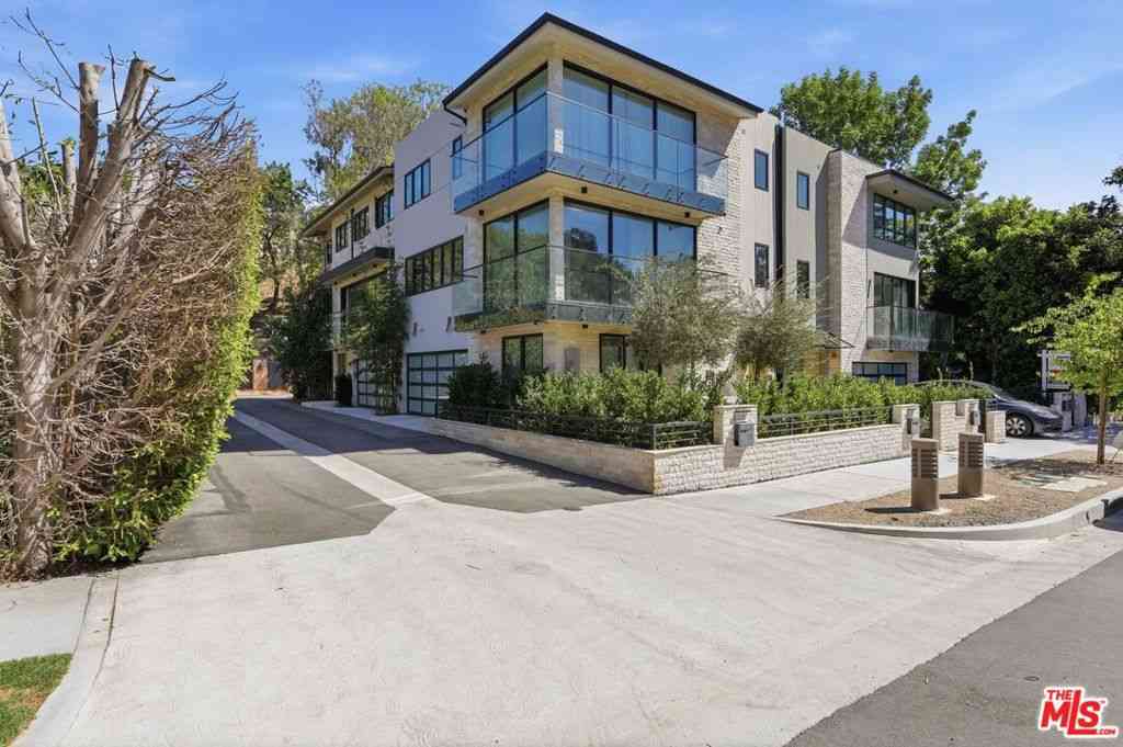 Homes For Rent - 11769 Bellagio Road<br/> Los Angeles, CA 90049