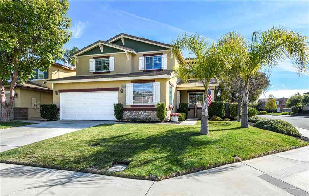 Homes For Sale - 38236 Hermosa Court<br/> Murrieta, CA 92563