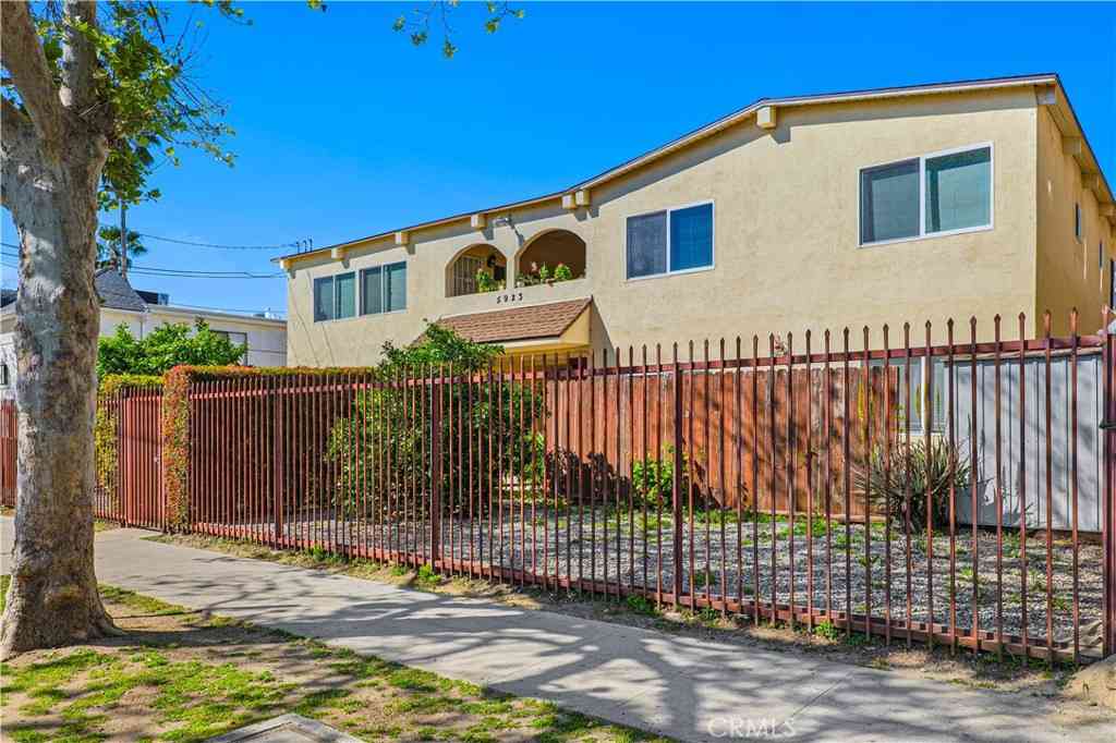 Homes For Sale - 5923 Woodman Avenue<br/> Valley Glen, CA 91401