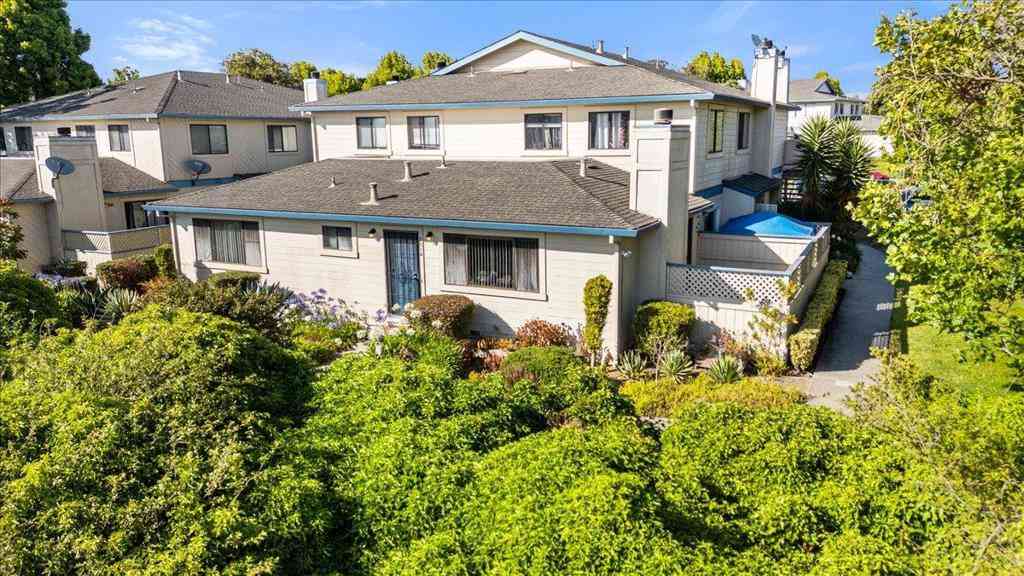 Condo For Sale - 201 Silver Leaf Drive #A<br/> Watsonville, CA 95076