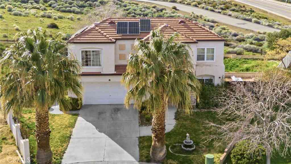 Homes For Sale - 2856 Cloverdale Court<br/> Palmdale, CA 93551